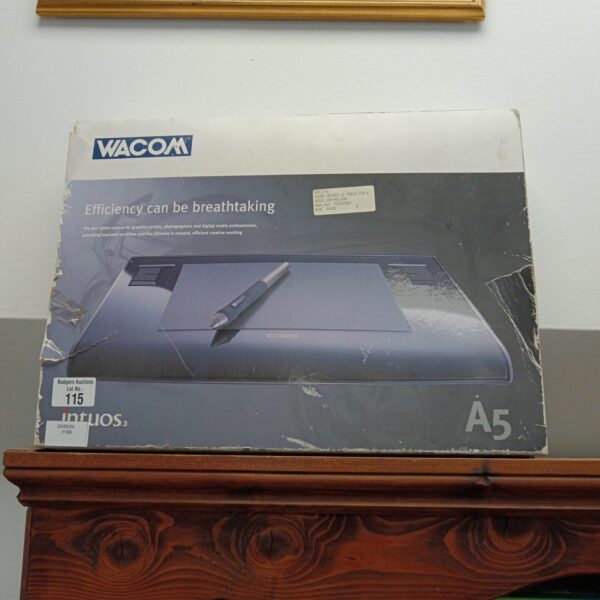 Wacom intuos 3 A5 graphics tablet