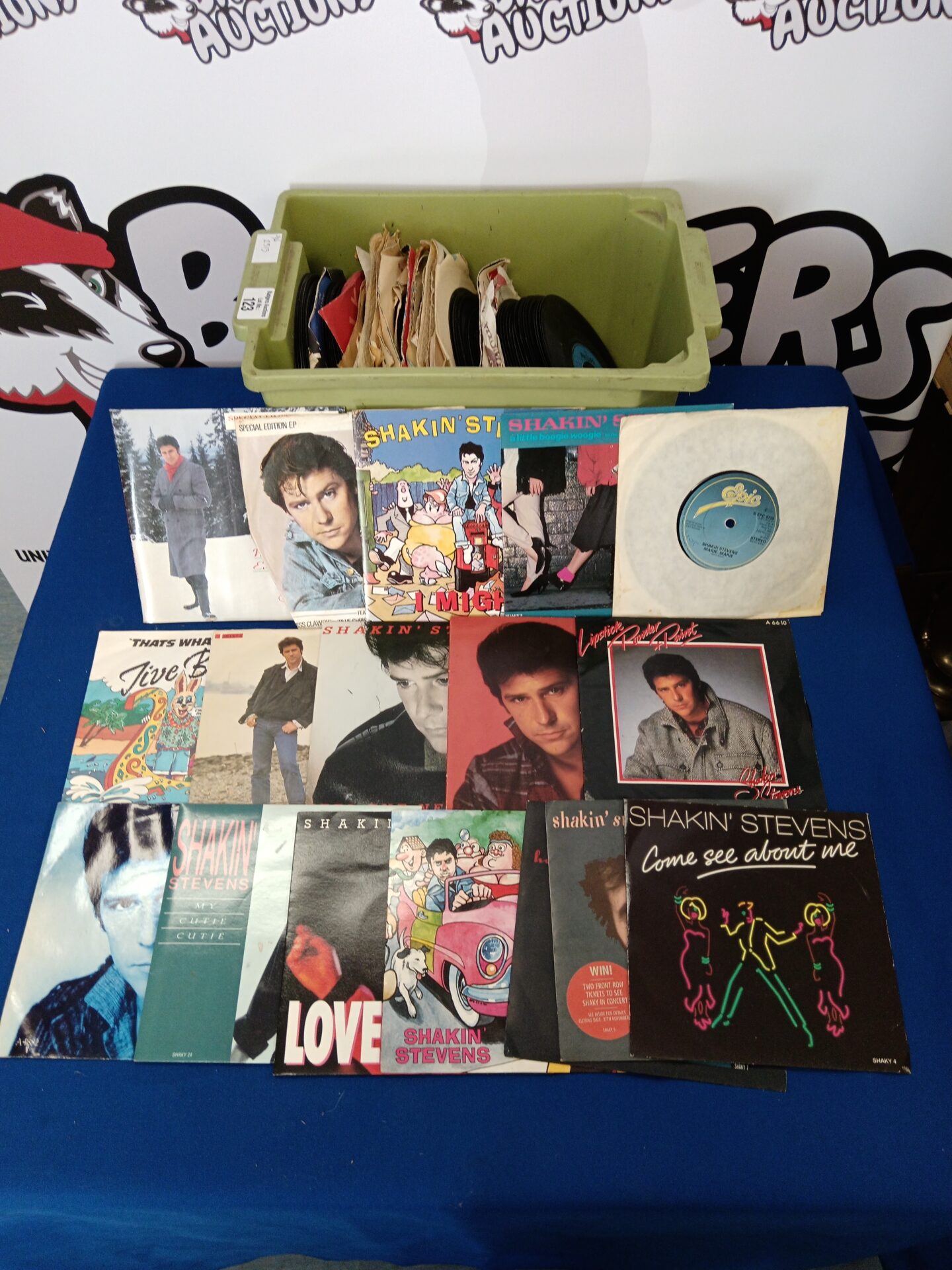 Collection of 7" single vinyl records mostly shakin stevens