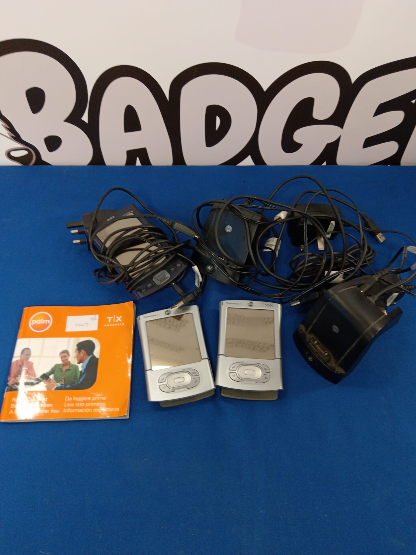 Box of palm organizers with cables Inc tungsten t3