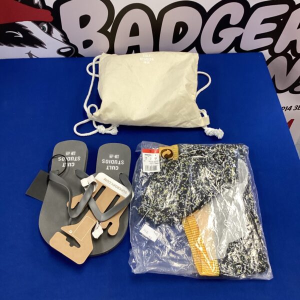 Pair of new super dry flip flops size 6, leggings size xs & fabric bag