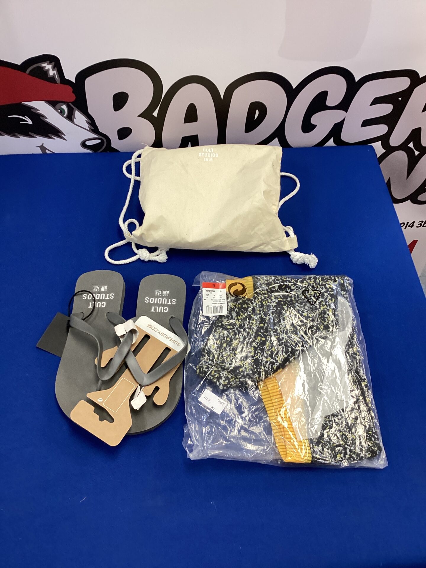 Pair of new super dry flip flops size 6, leggings size xs & fabric bag