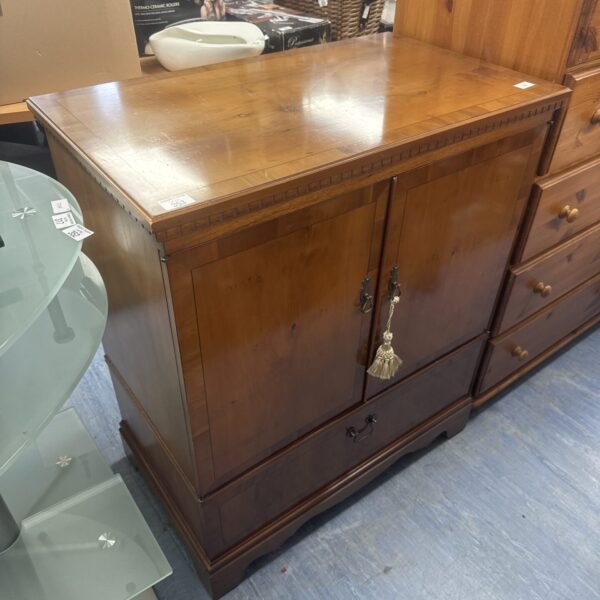 Vintage hifi cabinet 32” length x 18.5” depth x 37” height approx