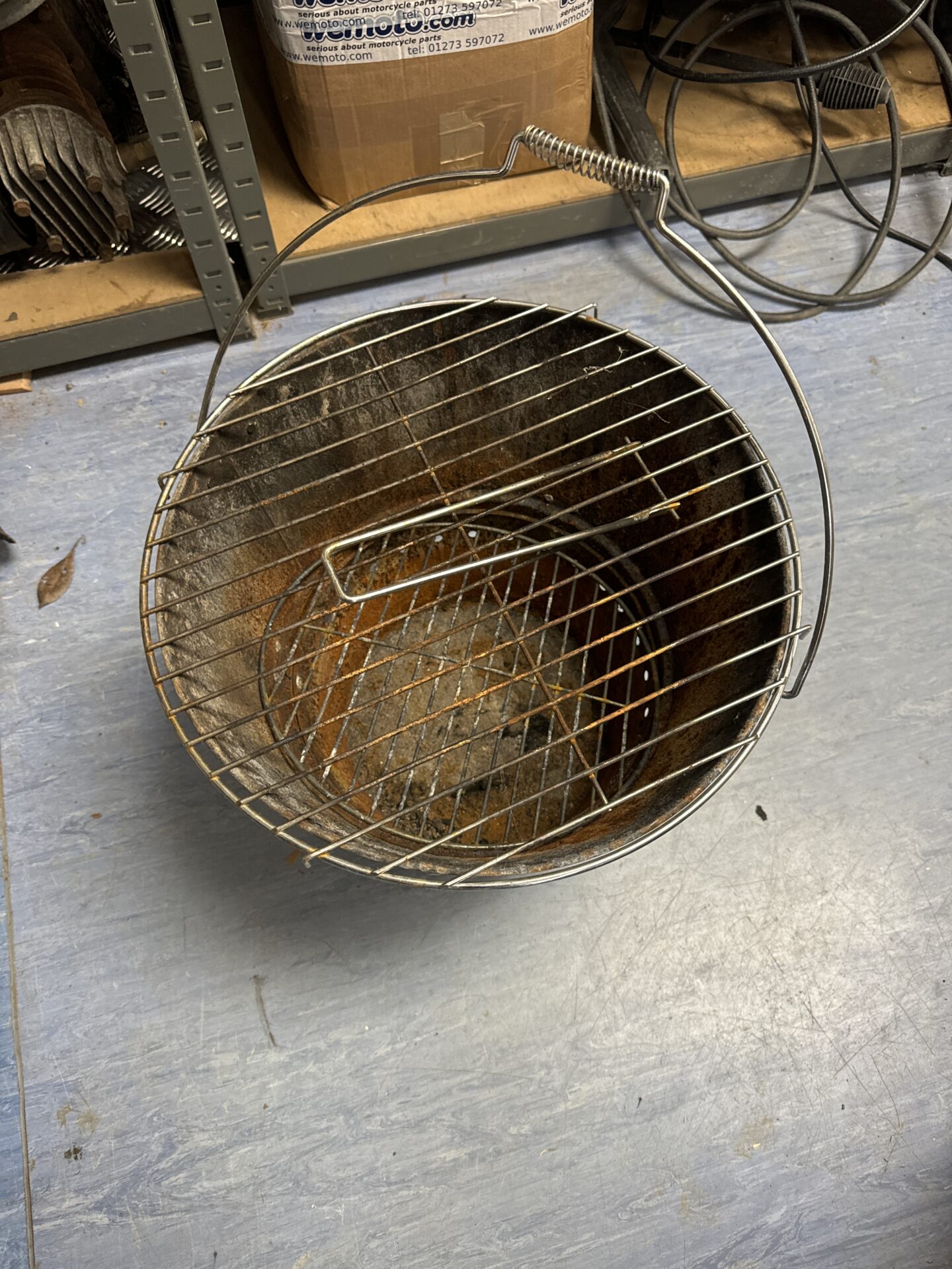 Large bucket style portable barbecue - Image 2