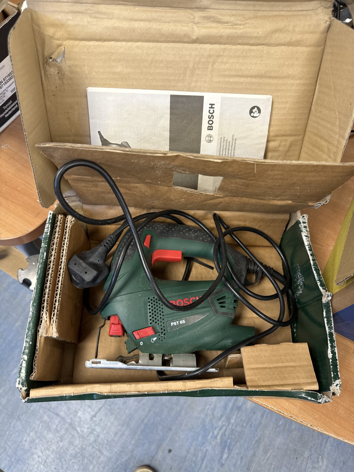 Bosch pst 65 jig saw - working, needs blade