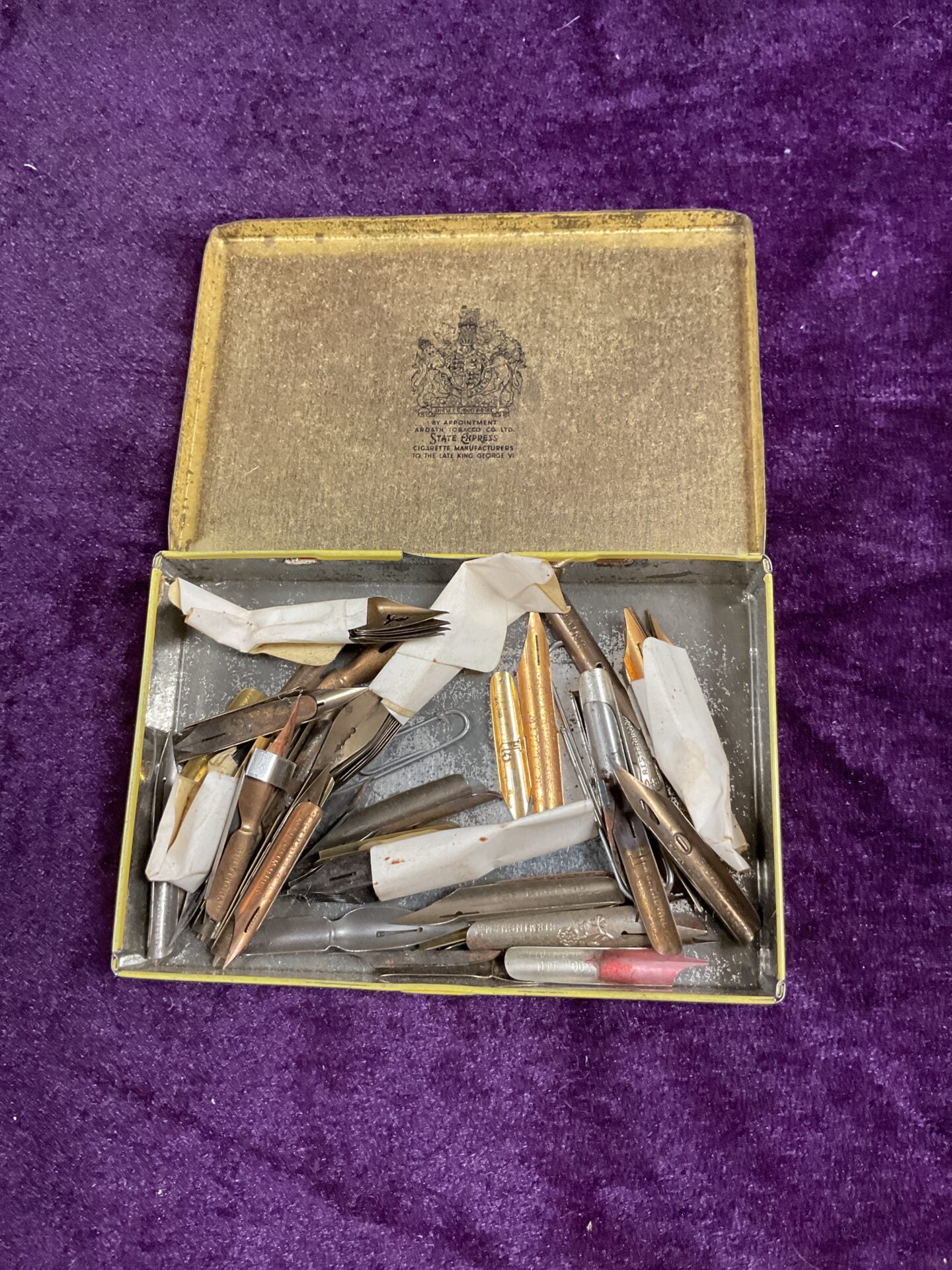 Tin vintage dip pen nibs