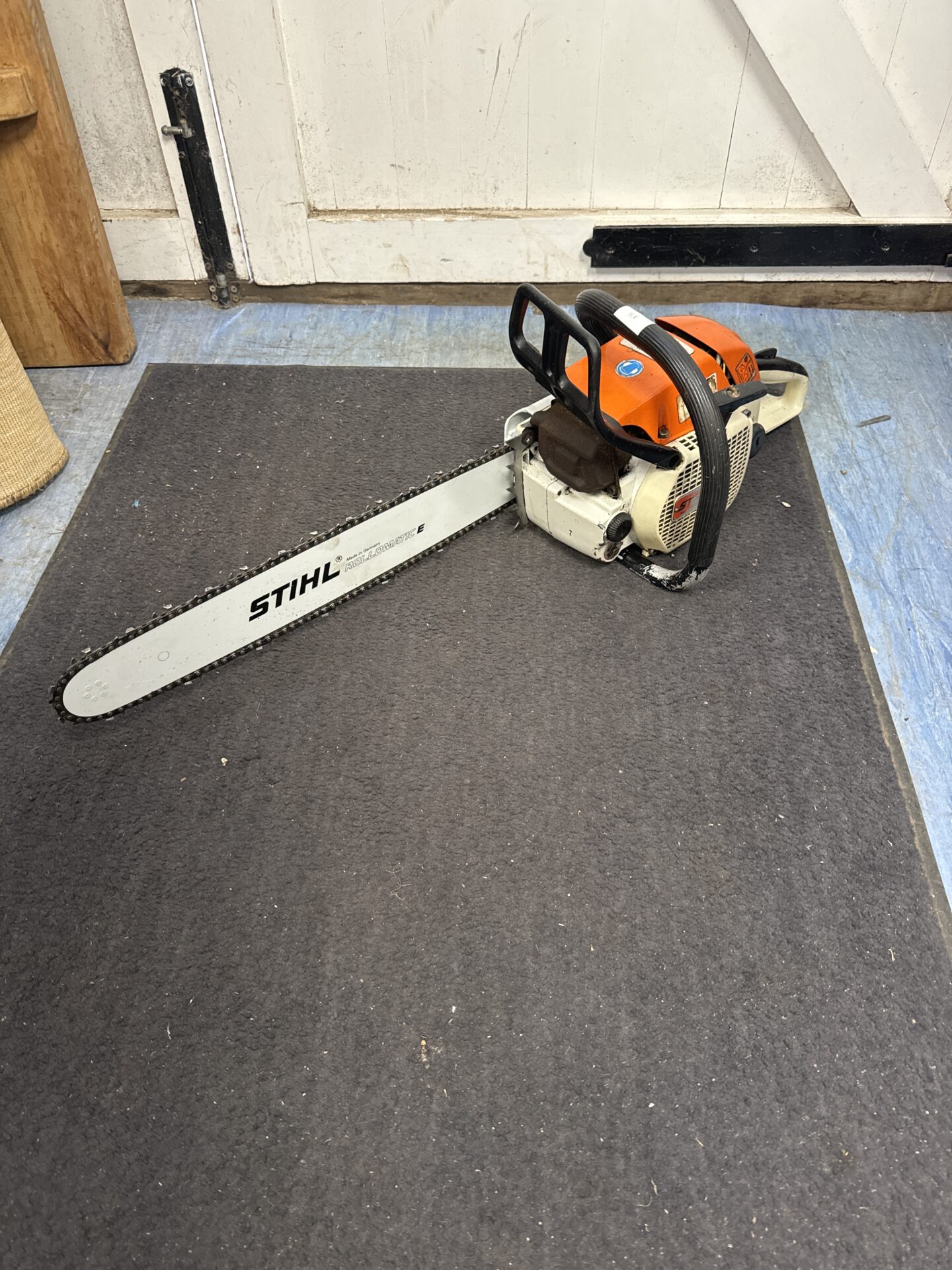 Stihl wood boss 028 avs petrol chainsaw - has compression, untested further