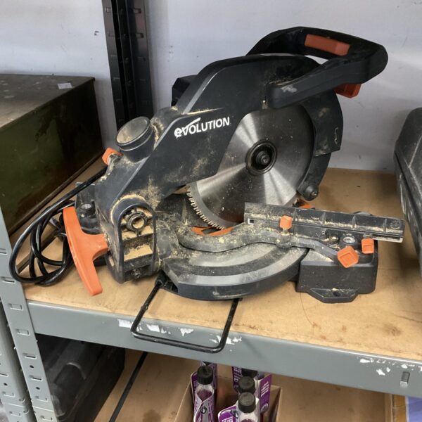 Evolution r210 210mm compound mitre saw - working